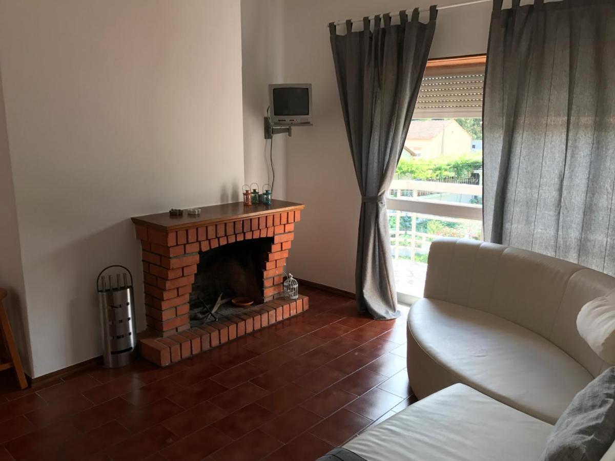 Bed and Breakfast Europa Apart Castanheira de Pera Exterior foto